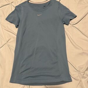 Nike Dri-FIT ADV Aura Women's Blue Slim-Fit Short-
Sleeve Top